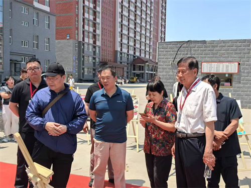 校園尋跡承師韻，家校同銘畢業(yè)情