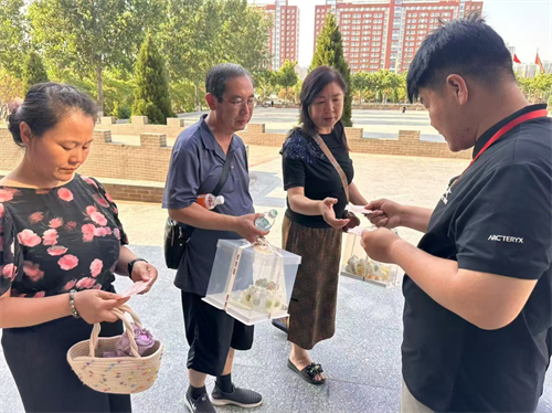 校園尋跡承師韻，家校同銘畢業(yè)情