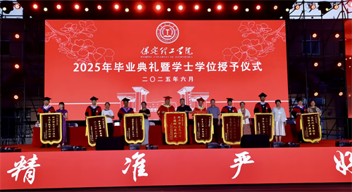 校園尋跡承師韻，家校同銘畢業(yè)情