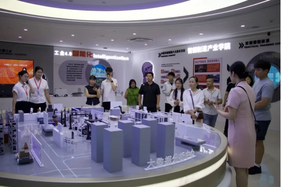 ‘會(huì)’聚家校，共筑未來(lái) ——會(huì)計(jì)學(xué)院家長(zhǎng)開放日