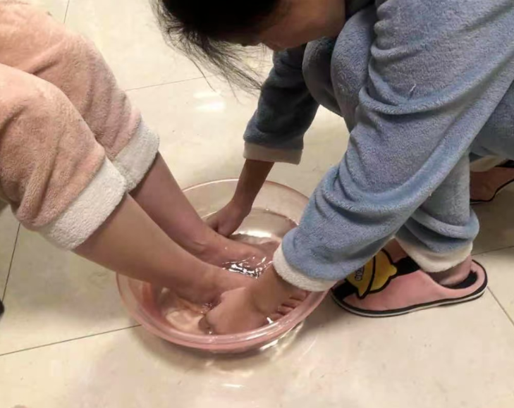 孝老愛親傳佳話，弘揚(yáng)美德樹新風(fēng)——感恩教育
