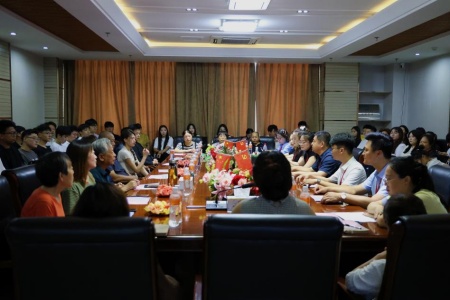 “家校藝站，共赴新程”藝術(shù)學(xué)院2025屆畢業(yè)典禮暨家長(zhǎng)接待日?qǐng)A滿舉行