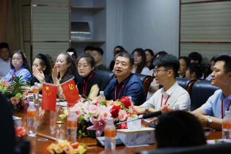 “家校藝站，共赴新程”藝術(shù)學(xué)院2025屆畢業(yè)典禮暨家長(zhǎng)接待日?qǐng)A滿舉行