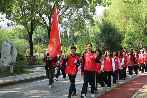 【公益同行，青春奮進】經(jīng)濟學(xué)院學(xué)生積極參與保定市紅十字會2025第七屆公益徒步行
