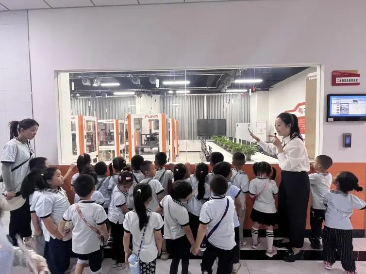 保定理工學院||教育學院||童心探學府，萌趣啟新程——史莊實驗幼兒園走進保定理工學院參觀研學