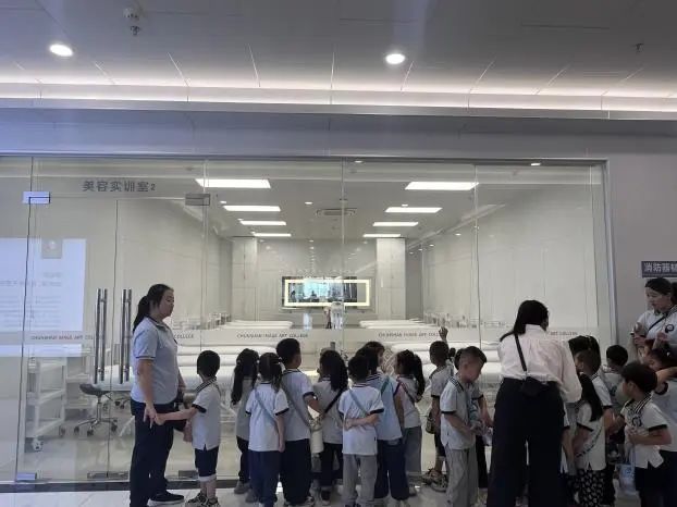 保定理工學院||教育學院||童心探學府，萌趣啟新程——史莊實驗幼兒園走進保定理工學院參觀研學