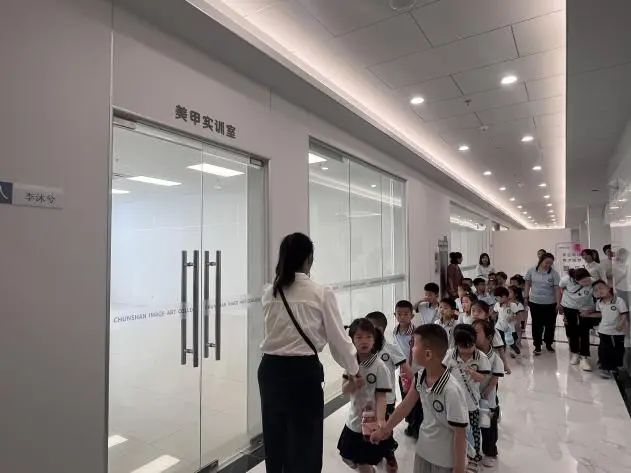 保定理工學院||教育學院||童心探學府，萌趣啟新程——史莊實驗幼兒園走進保定理工學院參觀研學
