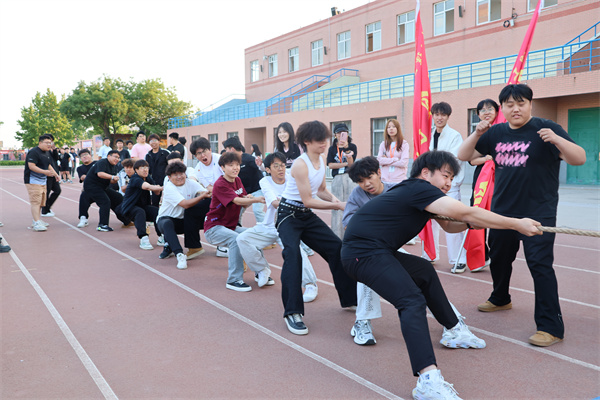 【競逐風(fēng)采，賽場爭先】拔河賽場展風(fēng)采，團(tuán)結(jié)拼搏鑄佳績