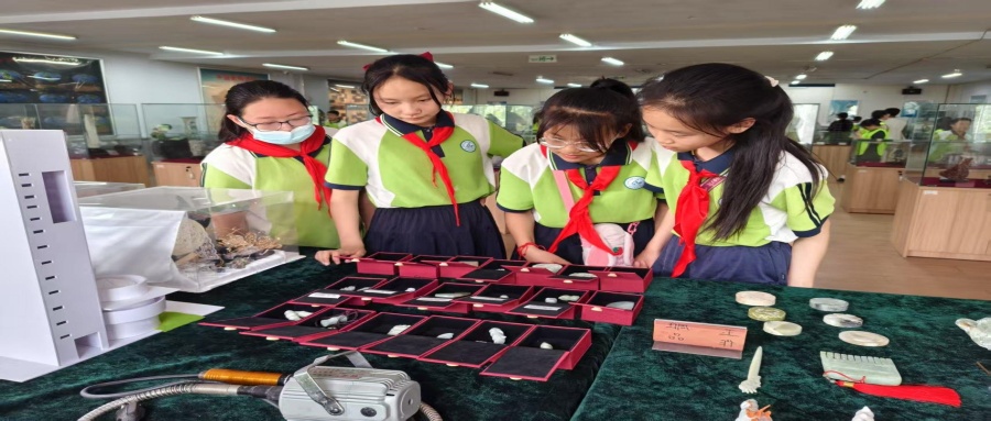 保定市蓮池區(qū)西馬池小學(xué)200名學(xué)生走進(jìn)我校地質(zhì)館開(kāi)展新時(shí)代文明實(shí)踐活動(dòng)