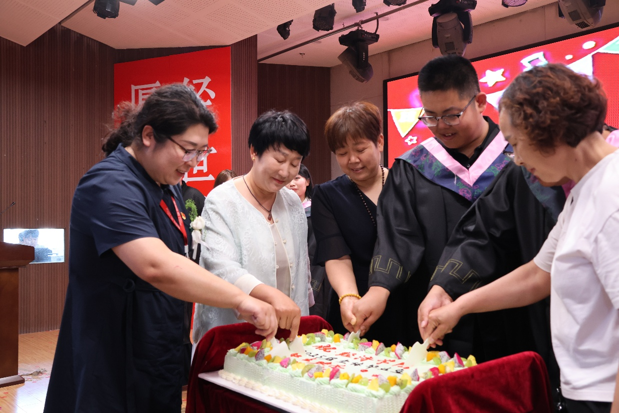 【畢業(yè)序章，新程啟航】保定理工學(xué)院經(jīng)濟(jì)學(xué)院2025屆畢業(yè)典禮暨學(xué)位授予儀式圓滿落幕