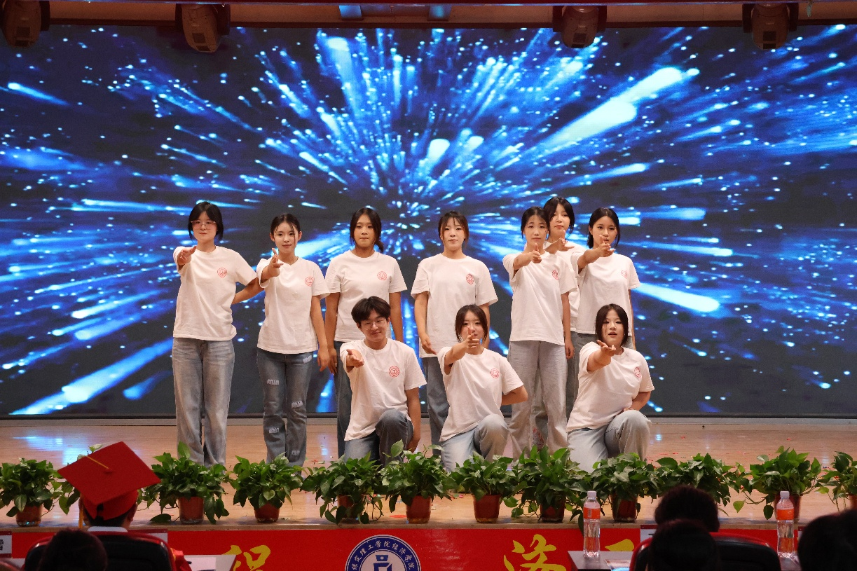 【畢業(yè)序章，新程啟航】保定理工學(xué)院經(jīng)濟(jì)學(xué)院2025屆畢業(yè)典禮暨學(xué)位授予儀式圓滿落幕