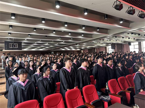 外國(guó)語學(xué)院隆重舉行2025屆畢業(yè)典禮暨學(xué)位授予儀式