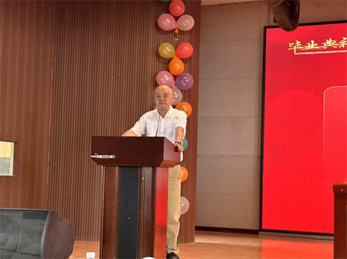 外國(guó)語學(xué)院隆重舉行2025屆畢業(yè)典禮暨學(xué)位授予儀式