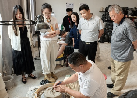 校企攜手育英才 基地揭牌促實踐 保定理工學院藝術學院與大宋定瓷共建實習基地
