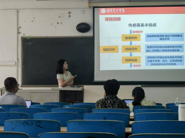 砥礪奮進(jìn)展風(fēng)采，凝“新”聚力向未來——學(xué)院成功舉辦新教師試講活動(dòng)