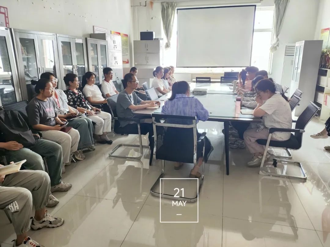 聚焦成長路徑 破解發(fā)展難題 資源與工程技術學院召開新教師座談會