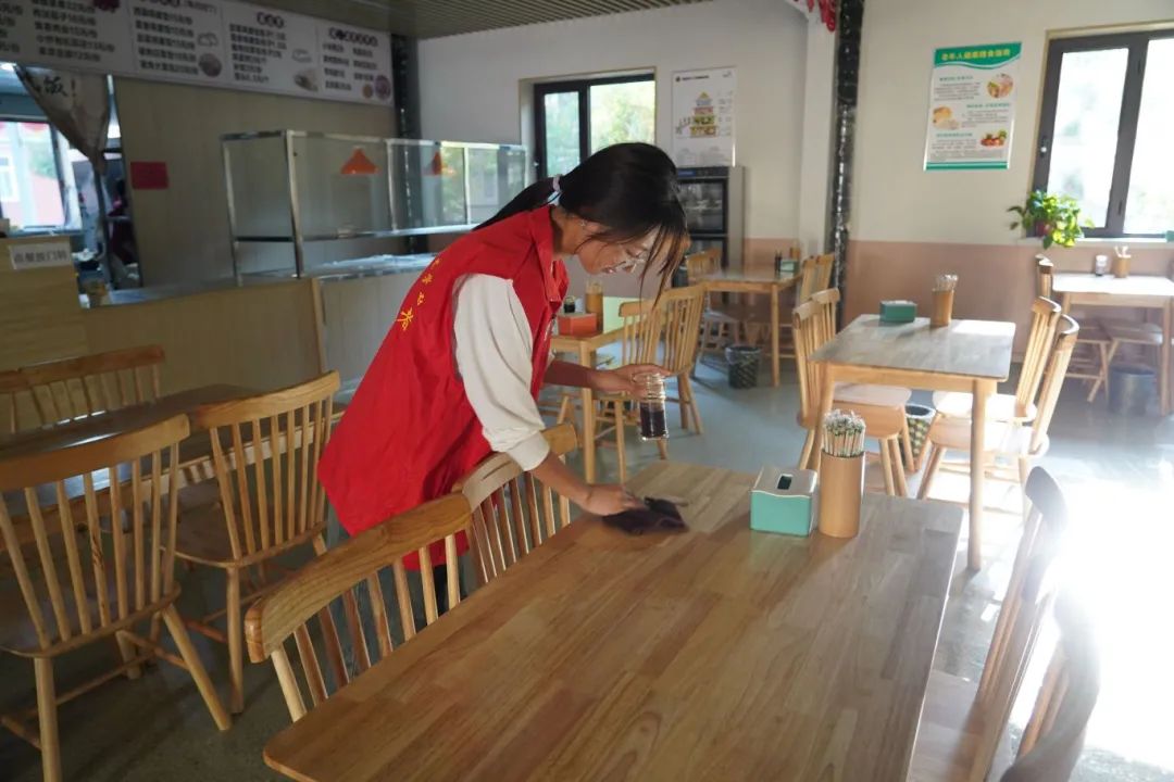 服務(wù)進(jìn)社區(qū) 熱情暖人心——南大園社區(qū)社會實(shí)踐