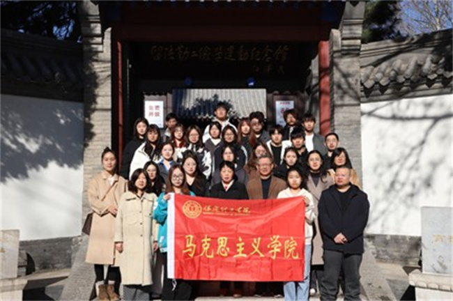 我校優(yōu)秀共產(chǎn)黨員、優(yōu)秀黨務(wù)工作者和先進(jìn)基層黨組織受到上級(jí)表彰